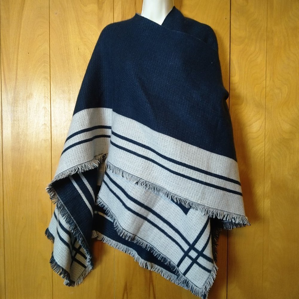 Woolrich Women's One Size Blanket Shawl Wrap Black Gray Fringe Open Front